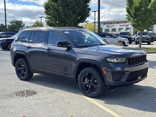 2025 Jeep Grand Cherokee Laredo