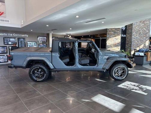 2025 Jeep Gladiator Sport