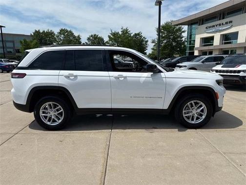 2024 Jeep Grand Cherokee Laredo
