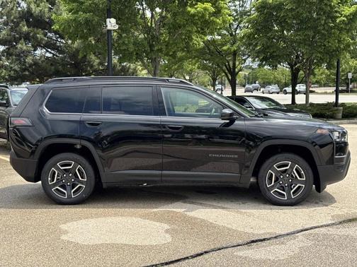 Diamond Black 2026 Jeep Cherokee LAREDO/LIMITED