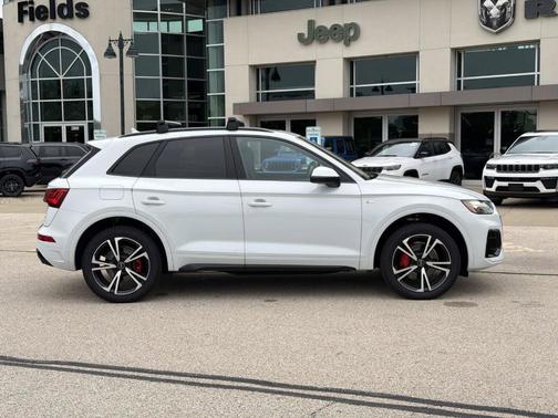 Glacier White Metallic 2025 Audi Q5 45 S line quattro Premium