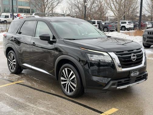 2023 Nissan Pathfinder Platinum