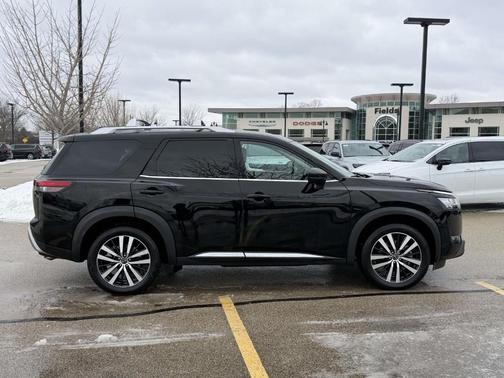 2023 Nissan Pathfinder Platinum