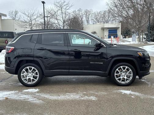 2024 Jeep Compass Latitude Lux