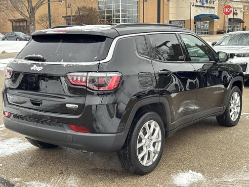 2024 Jeep Compass Latitude Lux