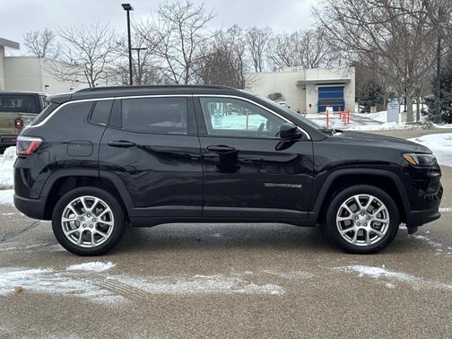 2024 Jeep Compass Latitude Lux