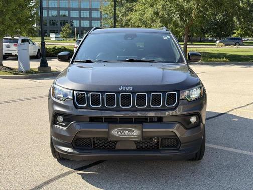 Granite Crystal Clearcoat Metallic 2023 Jeep Compass Latitude Lux