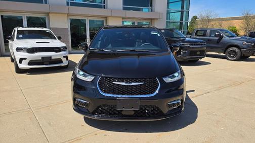 Diamond Black 2026 Chrysler Pacifica Select AWD