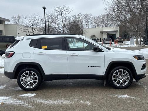 2024 Jeep Compass Latitude Lux
