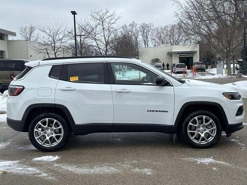 2024 Jeep Compass Latitude Lux