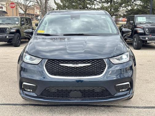 Fathom Blue Pearlcoat 2024 Chrysler Pacifica Limited