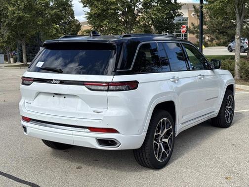 2025 Jeep Grand Cherokee Summit