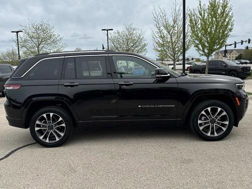 Diamond Black 2023 Jeep Grand Cherokee Overland