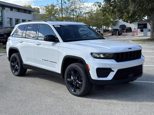 2025 Jeep Grand Cherokee Laredo