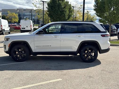 2025 Jeep Grand Cherokee Laredo