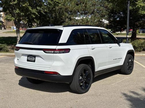 2025 Jeep Grand Cherokee Laredo