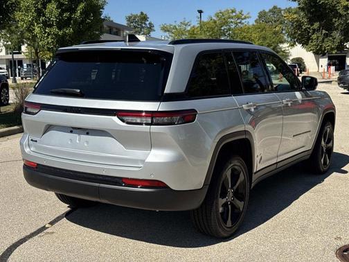 2025 Jeep Grand Cherokee Laredo