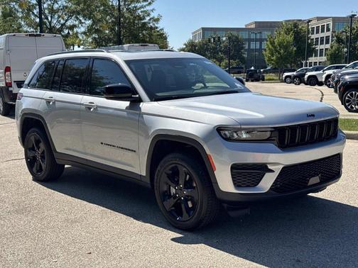 2025 Jeep Grand Cherokee Laredo