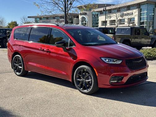 2026 Chrysler Pacifica Select AWD