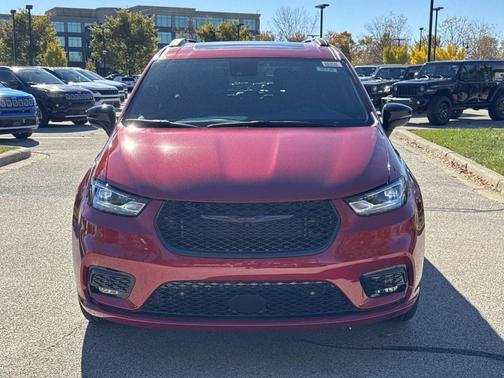 2026 Chrysler Pacifica Select AWD