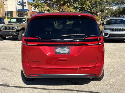 2026 Chrysler Pacifica Select AWD