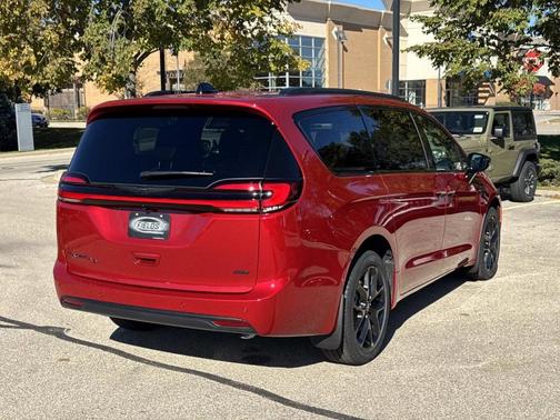 2026 Chrysler Pacifica Select AWD