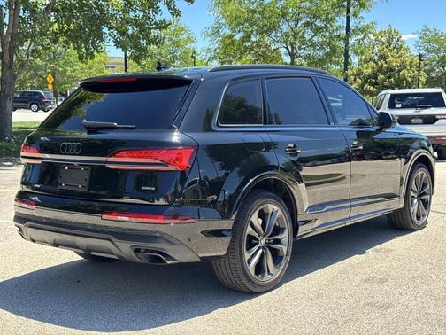 Mythos Black Metallic 2025 Audi Q7 55 Premium Plus