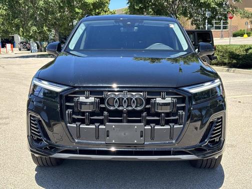 Mythos Black Metallic 2025 Audi Q7 55 Premium Plus