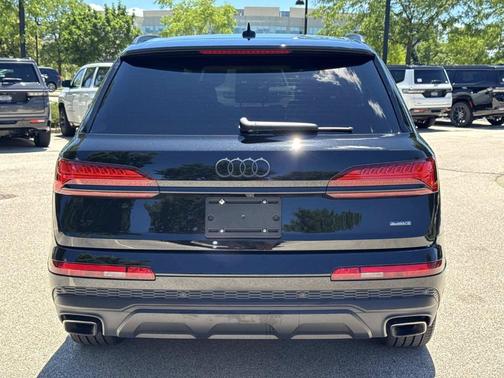 Mythos Black Metallic 2025 Audi Q7 55 Premium Plus