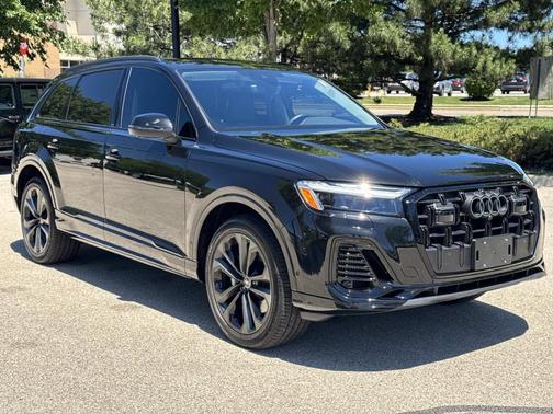 Mythos Black Metallic 2025 Audi Q7 55 Premium Plus