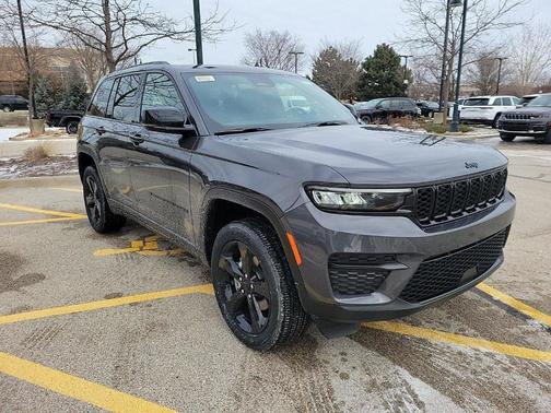 2025 Jeep Grand Cherokee Laredo