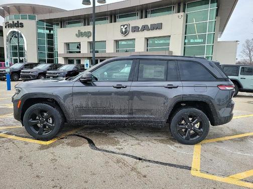 2025 Jeep Grand Cherokee Laredo