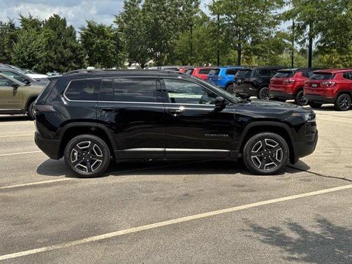 Diamond Black 2026 Jeep Cherokee LAREDO/LIMITED