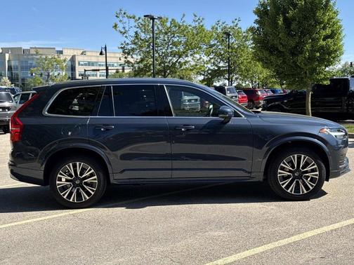Denim Blue Metallic 2022 Volvo XC90 T6 Momentum 7 Passenger
