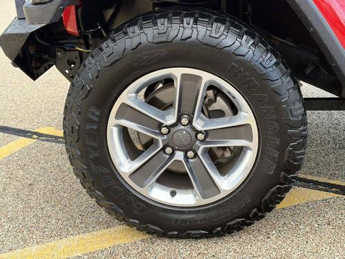 Firecracker Red Clearcoat 2019 Jeep Wrangler Unlimited Sahara