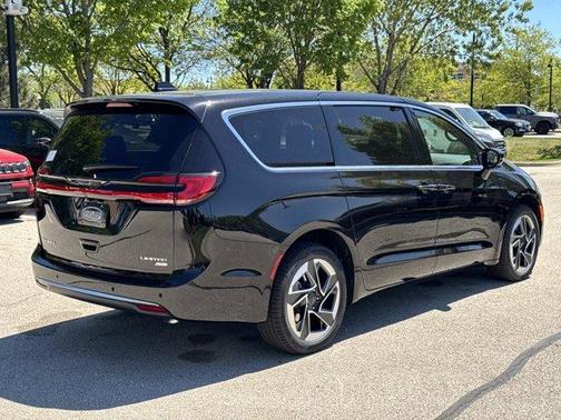 Diamond Black 2027 Chrysler Pacifica LIMITED