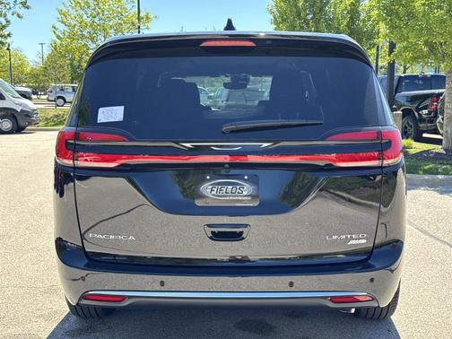 Diamond Black 2027 Chrysler Pacifica LIMITED