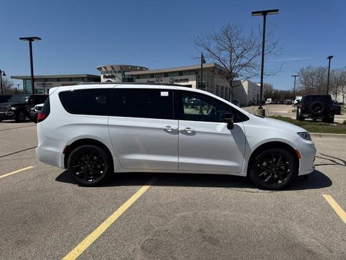 2025 Chrysler Pacifica Limited