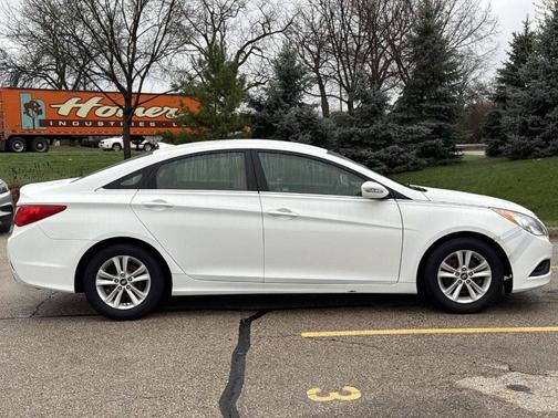 Pearl White 2014 Hyundai SONATA GLS