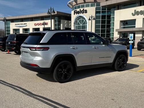 2025 Jeep Grand Cherokee Laredo