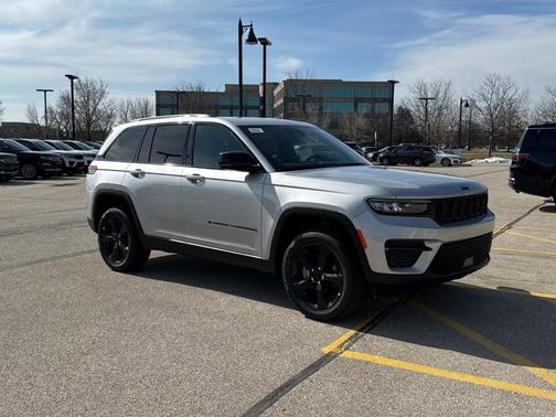 2025 Jeep Grand Cherokee Laredo