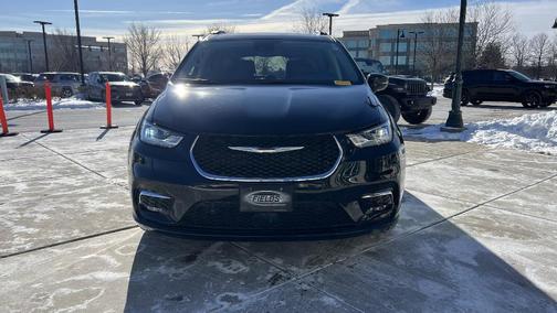 2022 Chrysler Pacifica Touring-L