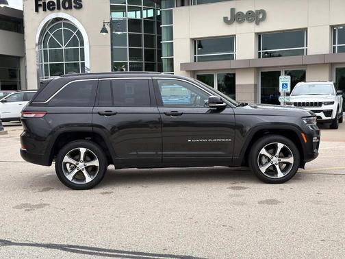 Rocky Mountain Pearlcoat 2024 Jeep Grand Cherokee Limited