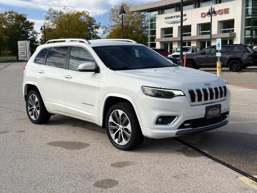 Pearl White Pearlcoat 2019 Jeep Cherokee Overland