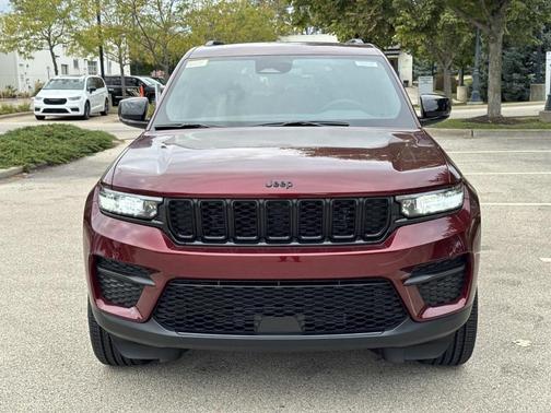 2025 Jeep Grand Cherokee Laredo