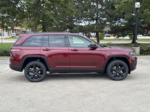2025 Jeep Grand Cherokee Laredo