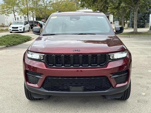 2025 Jeep Grand Cherokee Laredo