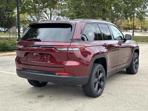 2025 Jeep Grand Cherokee Laredo