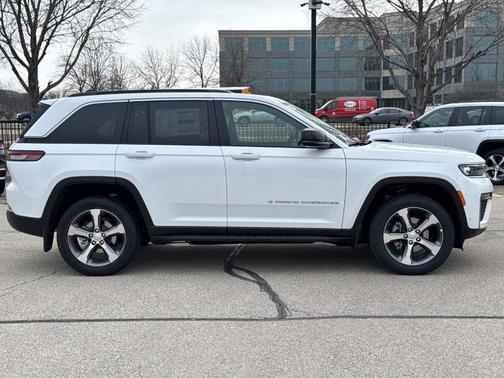 Bright White 2026 Jeep Grand Cherokee Limited 4x4