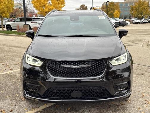 Diamond Black 2026 Chrysler Pacifica Select AWD
